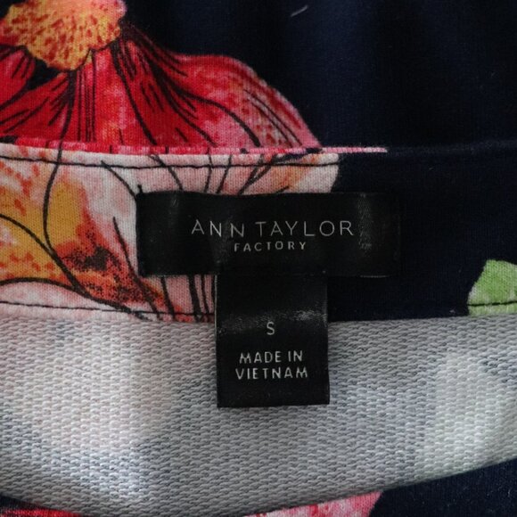 Ann Taylor Factory Bell Sleeve Floral Small T-Shirt Pullover Blouse Top - Picture 8 of 9